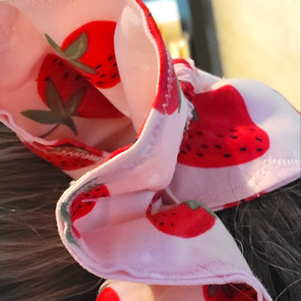 🍓 Strawberry 🍰 Scrunchie - Picture 2 of 5